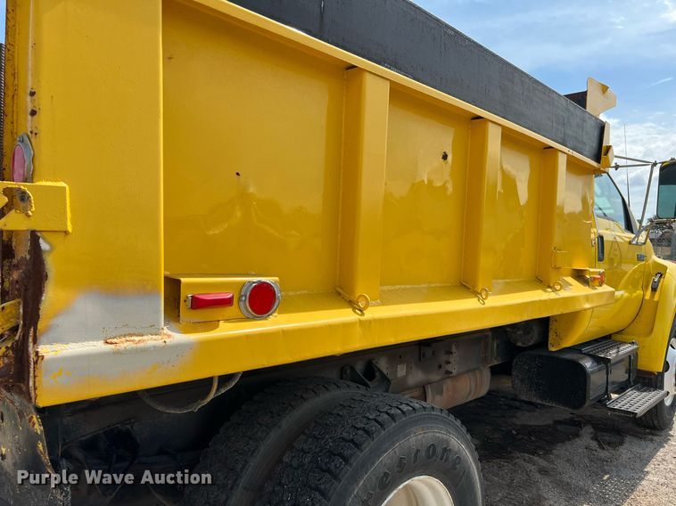 image for item LF9515 2005 Ford F750 Super Duty  dump truck