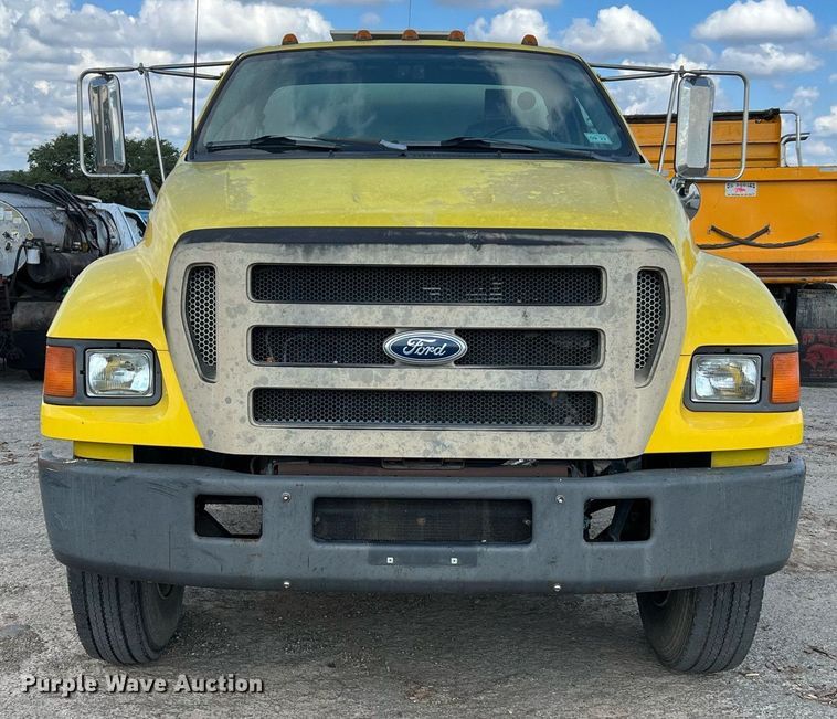 image for item LF9517 2004 Ford F750  water truck