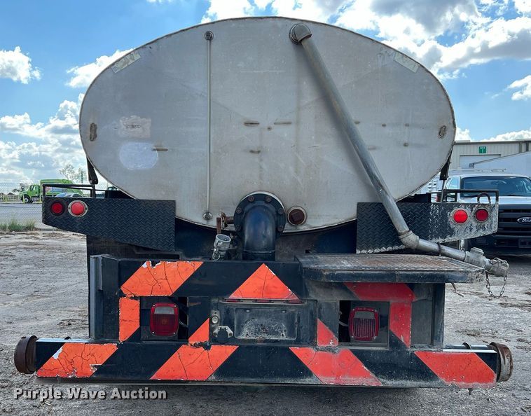 image for item LF9517 2004 Ford F750  water truck