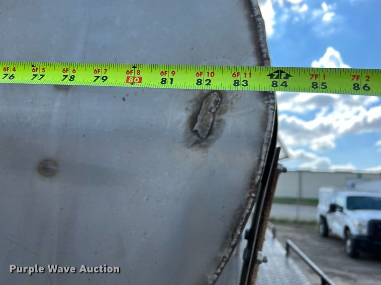 image for item LF9517 2004 Ford F750  water truck