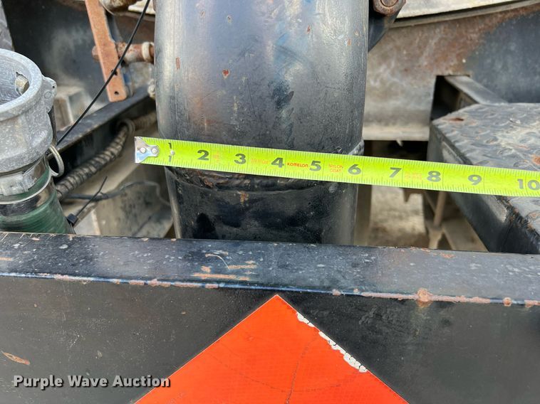 image for item LF9517 2004 Ford F750  water truck