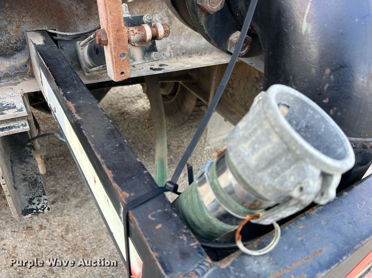 image for item LF9517 2004 Ford F750  water truck