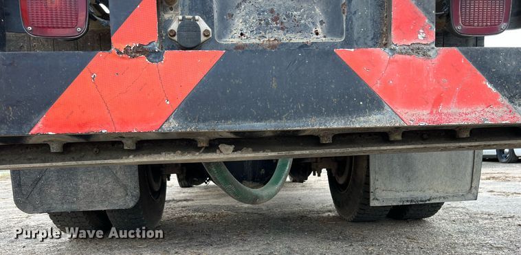 image for item LF9517 2004 Ford F750  water truck