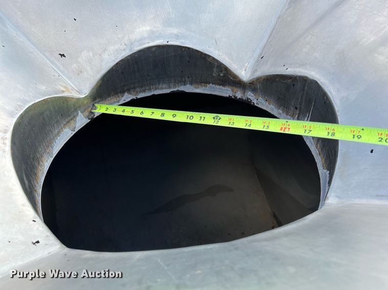 image for item LF9517 2004 Ford F750  water truck