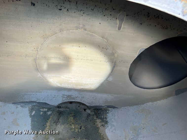 image for item LF9517 2004 Ford F750  water truck