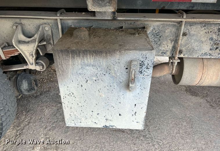 image for item LF9517 2004 Ford F750  water truck