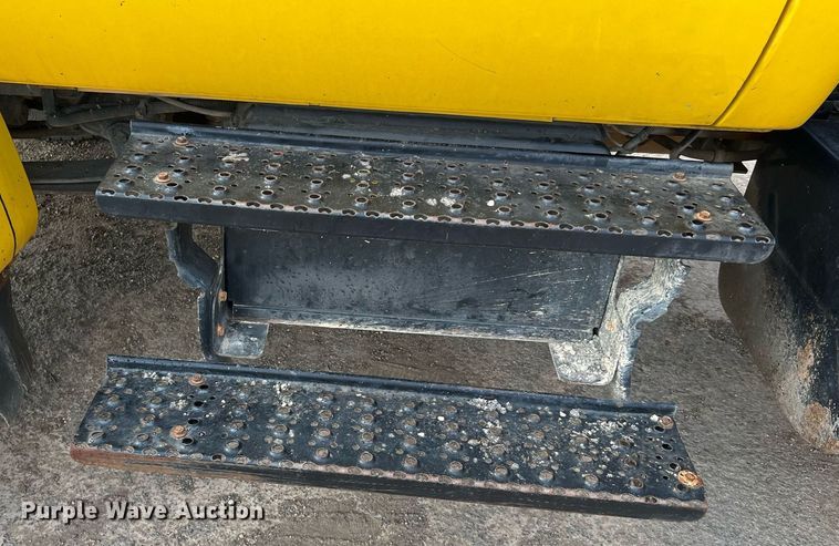 image for item LF9517 2004 Ford F750  water truck