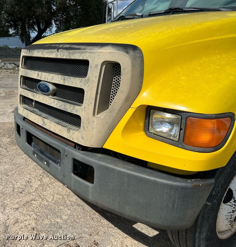 image for item LF9517 2004 Ford F750  water truck
