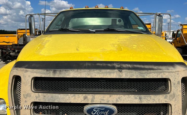 image for item LF9517 2004 Ford F750  water truck