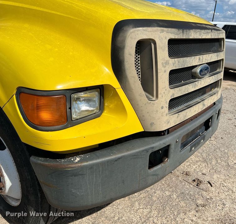 image for item LF9517 2004 Ford F750  water truck