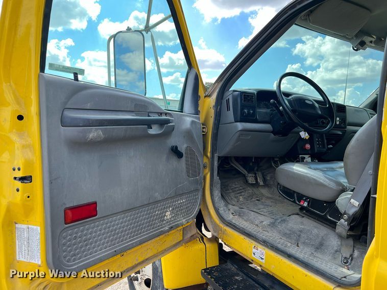 image for item LF9517 2004 Ford F750  water truck