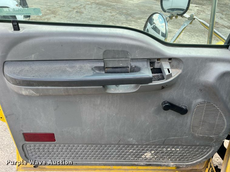 image for item LF9517 2004 Ford F750  water truck