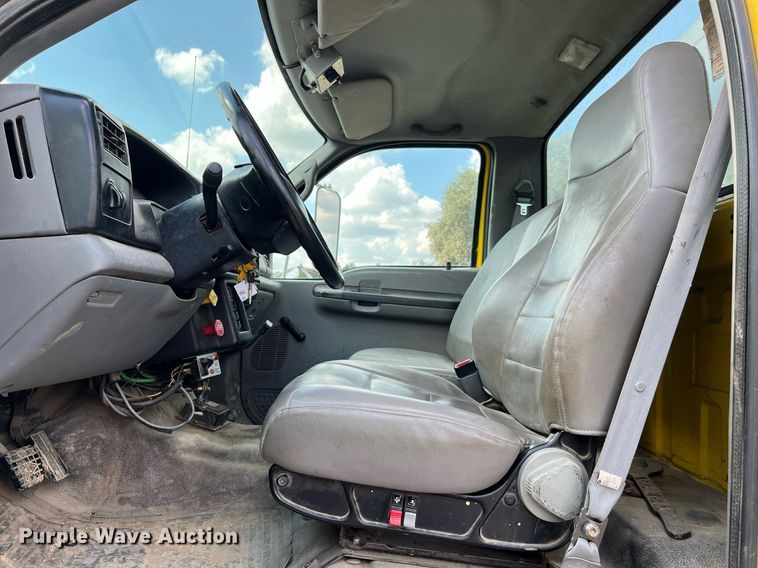 image for item LF9517 2004 Ford F750  water truck