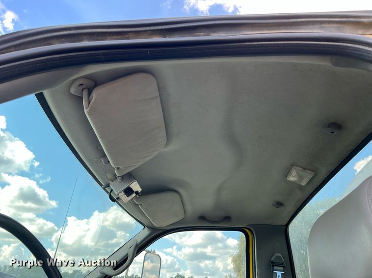 image for item LF9517 2004 Ford F750  water truck