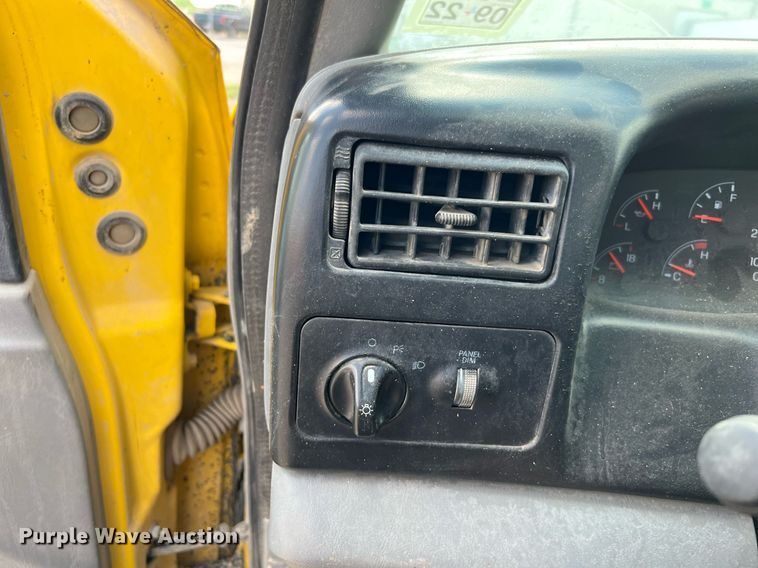 image for item LF9517 2004 Ford F750  water truck