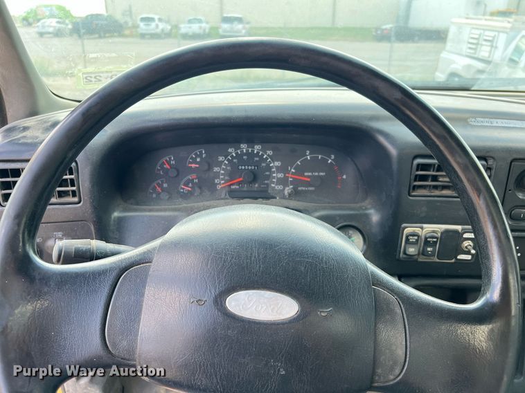 image for item LF9517 2004 Ford F750  water truck