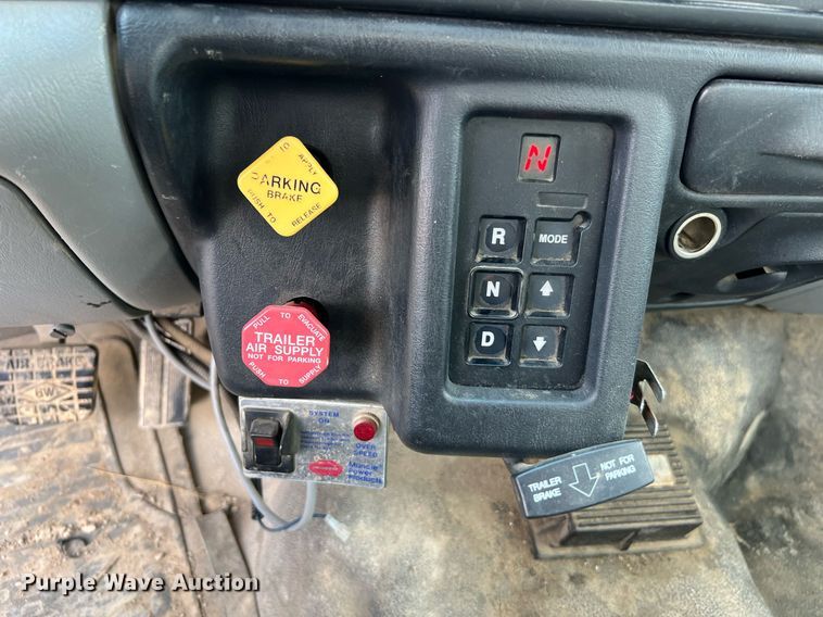 image for item LF9517 2004 Ford F750  water truck