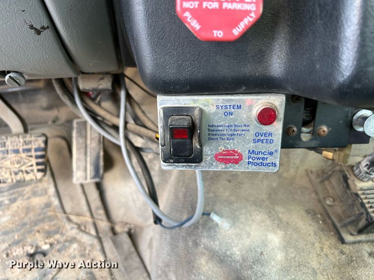 image for item LF9517 2004 Ford F750  water truck