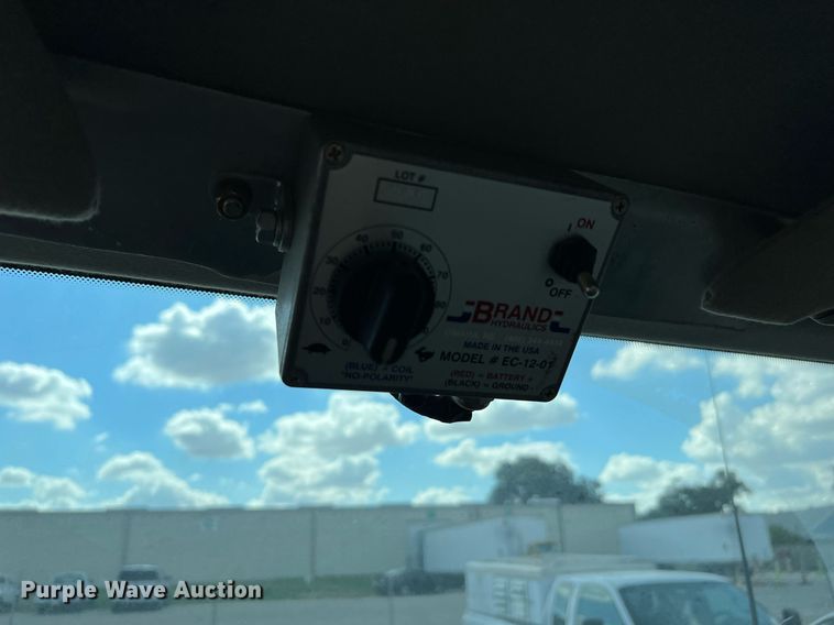 image for item LF9517 2004 Ford F750  water truck