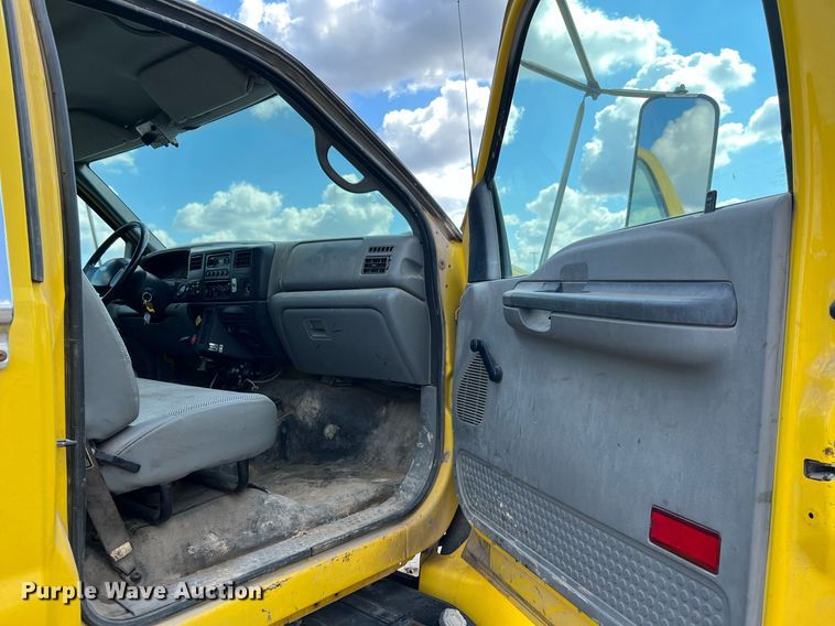 image for item LF9517 2004 Ford F750  water truck