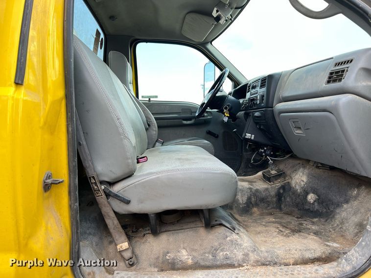 image for item LF9517 2004 Ford F750  water truck