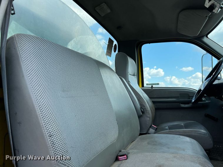 image for item LF9517 2004 Ford F750  water truck