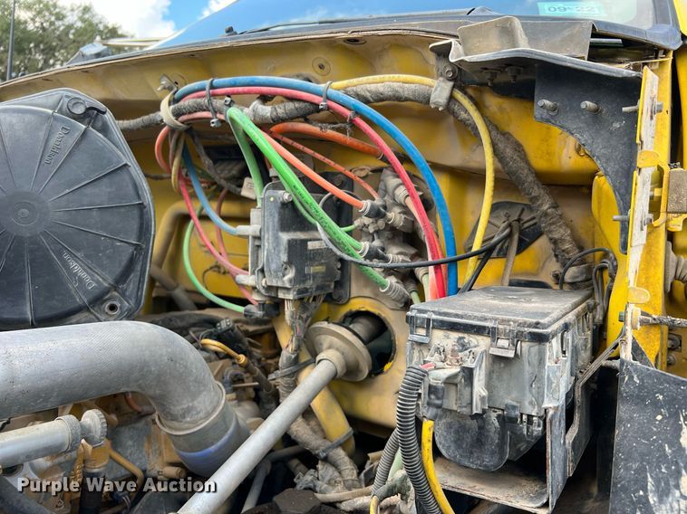 image for item LF9517 2004 Ford F750  water truck