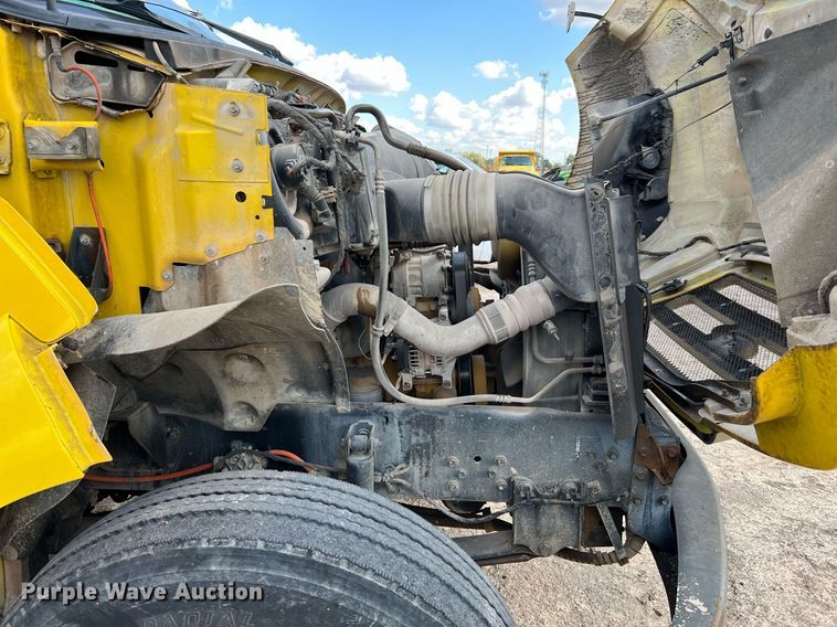 image for item LF9517 2004 Ford F750  water truck