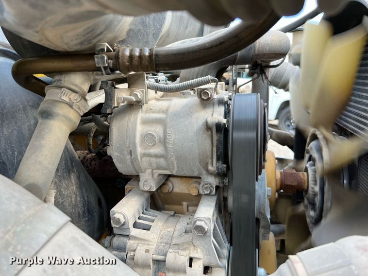 image for item LF9517 2004 Ford F750  water truck