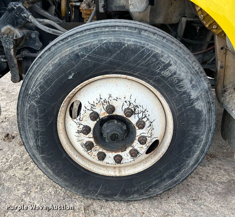 image for item LF9517 2004 Ford F750  water truck