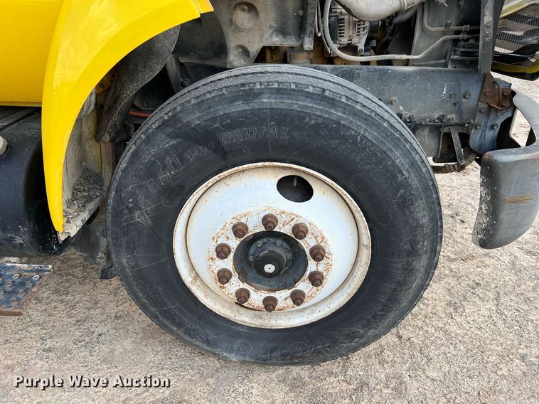 image for item LF9517 2004 Ford F750  water truck