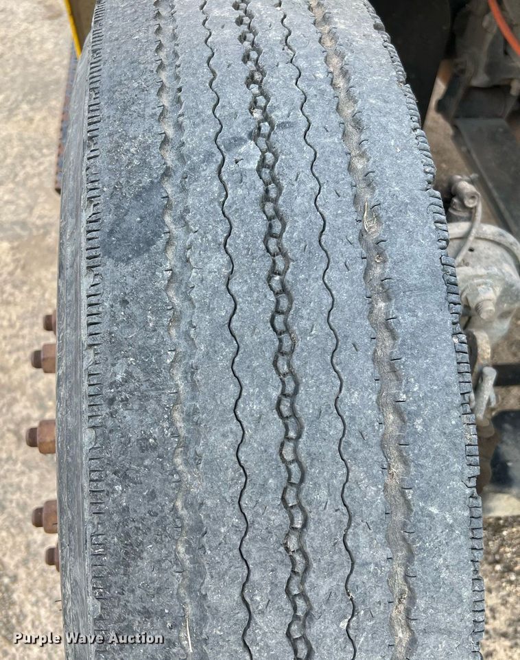 image for item LF9517 2004 Ford F750  water truck