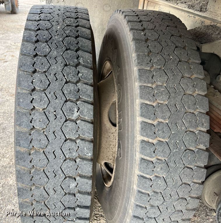 image for item LF9517 2004 Ford F750  water truck