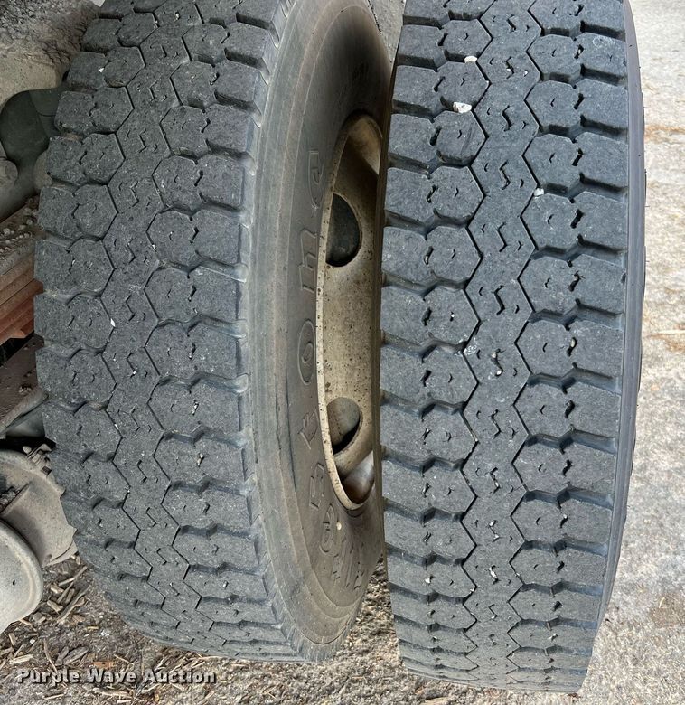 image for item LF9517 2004 Ford F750  water truck