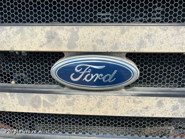 image for item LF9517 2004 Ford F750  water truck