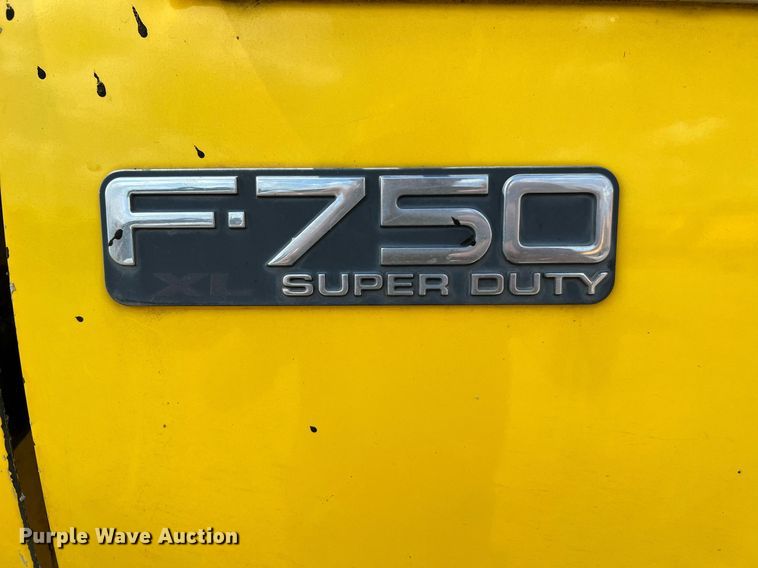 image for item LF9517 2004 Ford F750  water truck