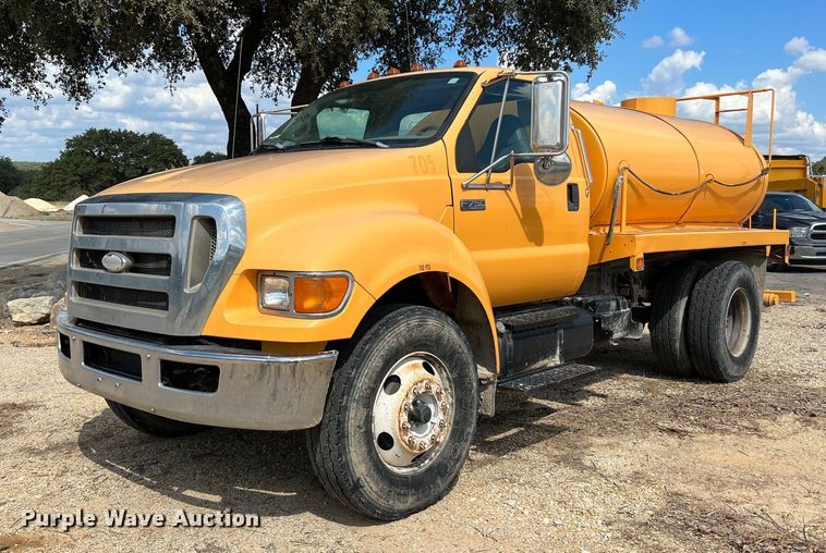 image for item LF9518 2008 Ford F750  water truck
