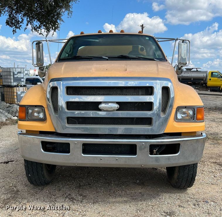 image for item LF9518 2008 Ford F750  water truck