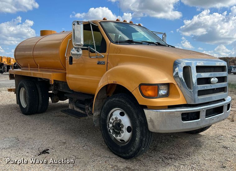 image for item LF9518 2008 Ford F750  water truck