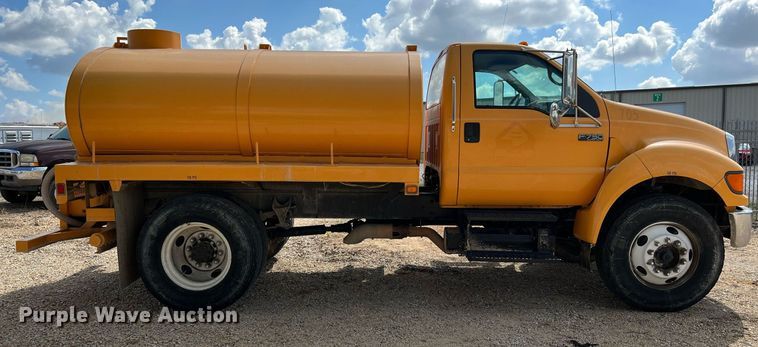 image for item LF9518 2008 Ford F750  water truck