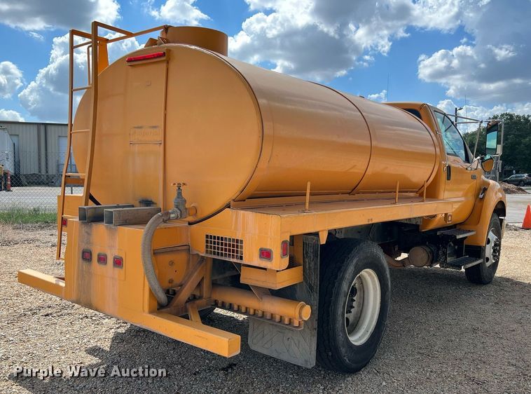 image for item LF9518 2008 Ford F750  water truck
