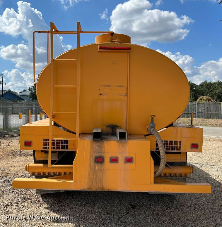 image for item LF9518 2008 Ford F750  water truck