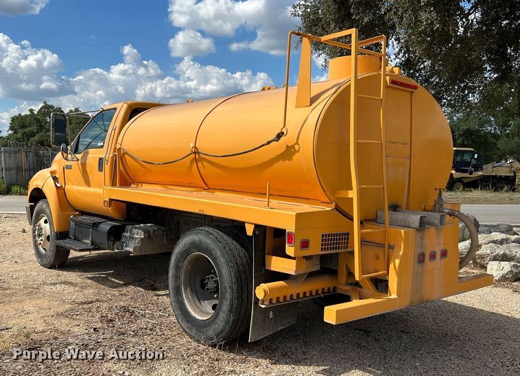 image for item LF9518 2008 Ford F750  water truck