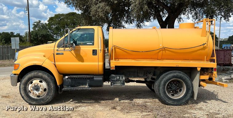 image for item LF9518 2008 Ford F750  water truck