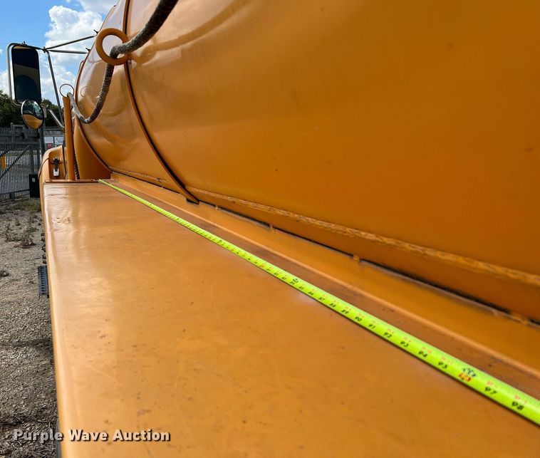 image for item LF9518 2008 Ford F750  water truck