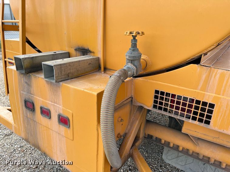 image for item LF9518 2008 Ford F750  water truck