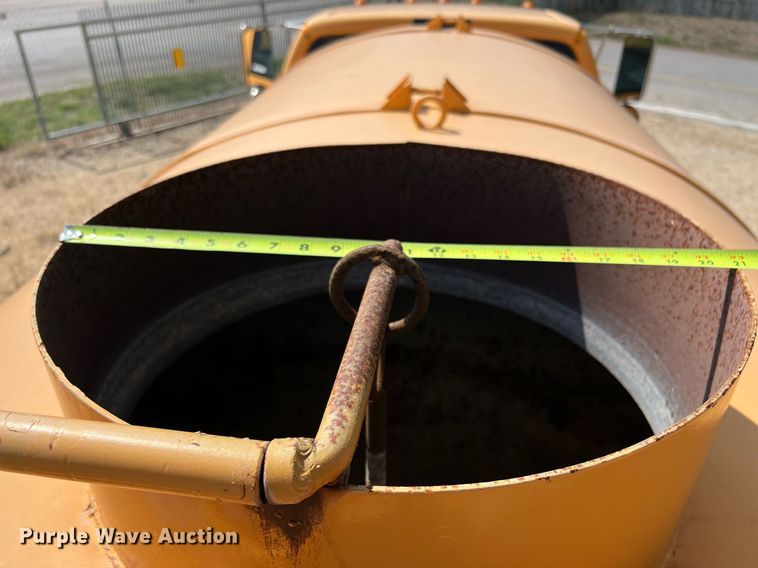 image for item LF9518 2008 Ford F750  water truck