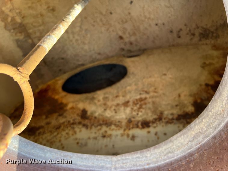 image for item LF9518 2008 Ford F750  water truck