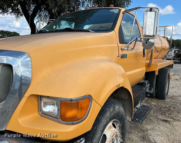 image for item LF9518 2008 Ford F750  water truck