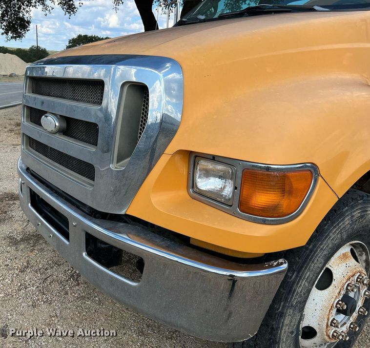 image for item LF9518 2008 Ford F750  water truck